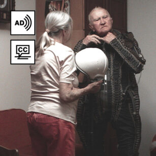 Dokument „Pod niebem” z audiodeskrypcją i napisami. Historia powrotu do młodości. Na Adapterze od 30 maja.