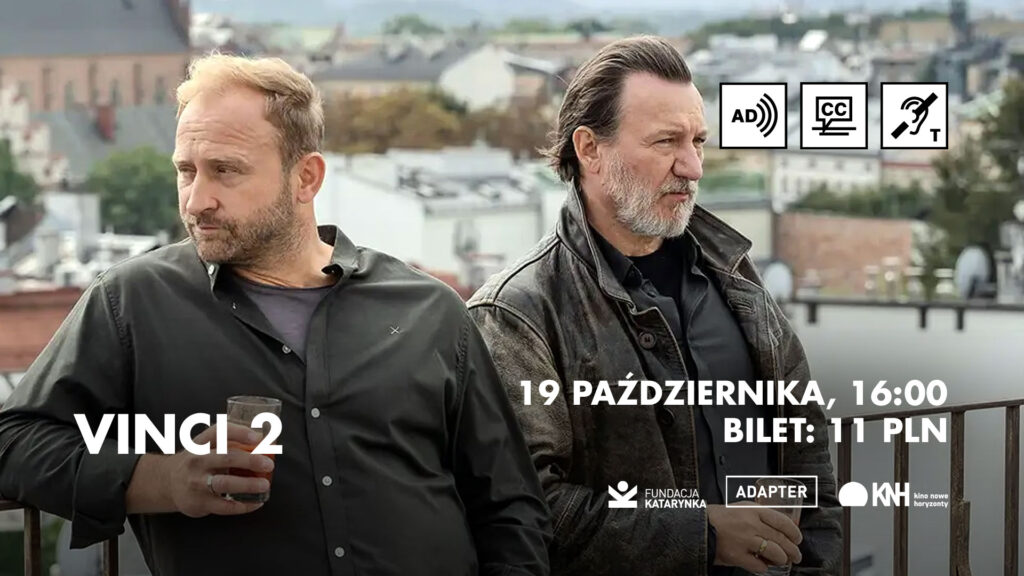 Kolorowy plakat. Fotos z filmu Vinci 2. Dwóch mężczyzn opiera się o barierki. Każdy patrzy w bok, w przeciwnych kierunkach. Od lewej Borys Szyc jako Julian Wolniewicz i Robert Więckiewicz  jako Cuma. Napisy: Vinci dwa, dziewiętnasty października godzina szesnasta, bilet: jedenaście złotych. Poniżej logotypy: Fundacja Katarynka, Adapter, Kino Nowe Horyzonty.